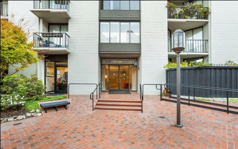 Building Photo - 150 Lombard St