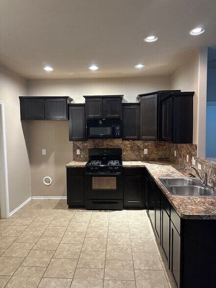 Building Photo - 2813 Sunberry Way