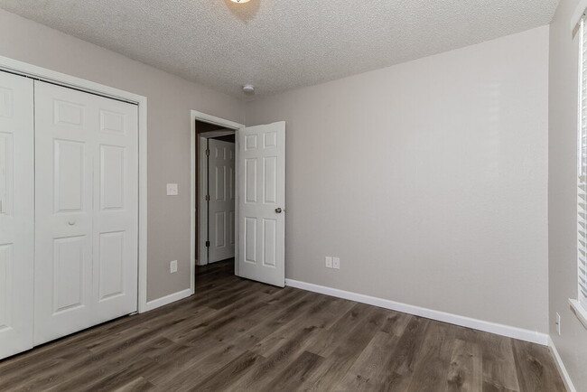 Building Photo - 8043 Southern Trails Pl