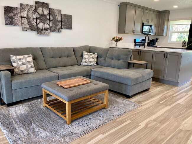 Building Photo - Completely remodeled waterfront condo!