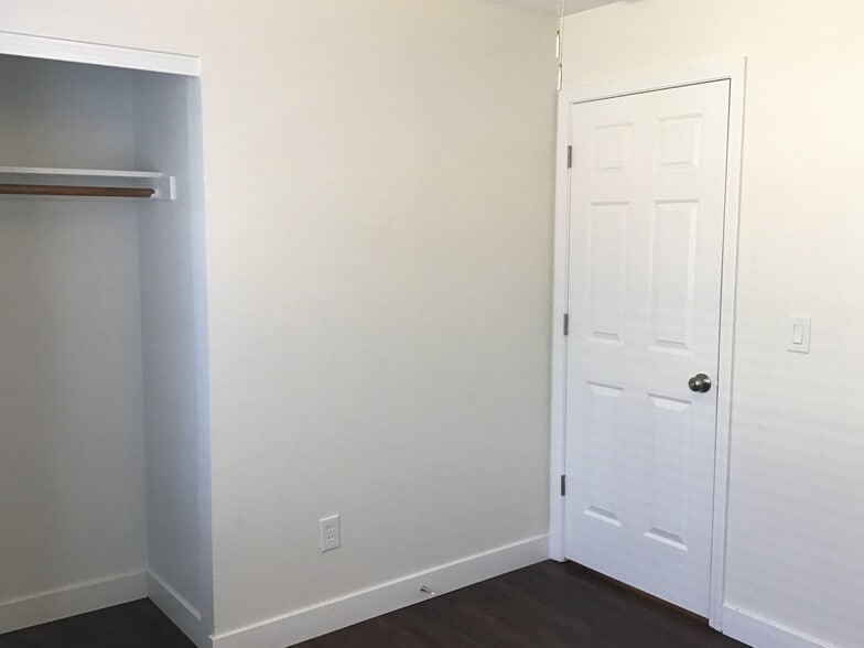Building Photo - 2244 Stone View Dr