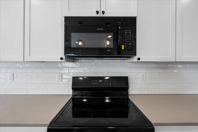 Building Photo - Newly Constructed Home with Spacious Layout