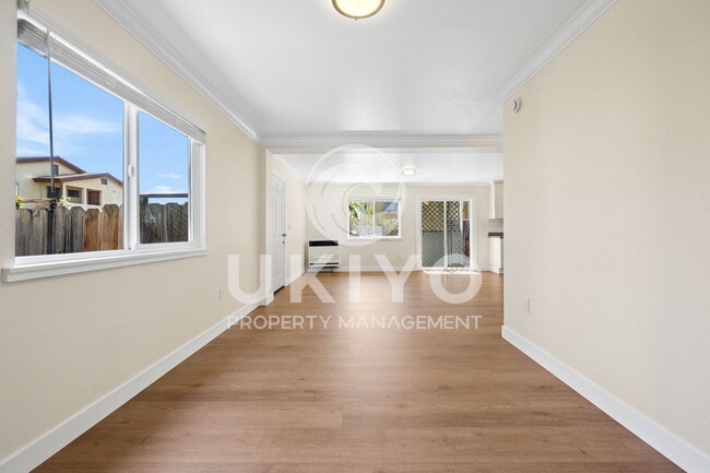 Building Photo - 3007 Nicol Ave