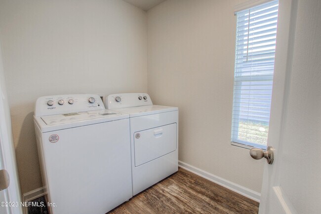 Building Photo - 65327 River Glen Pkwy
