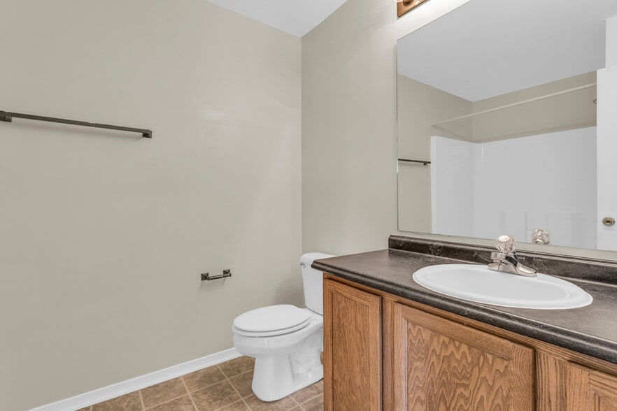 2nd Primary up Bath - 140 Fairgreen St