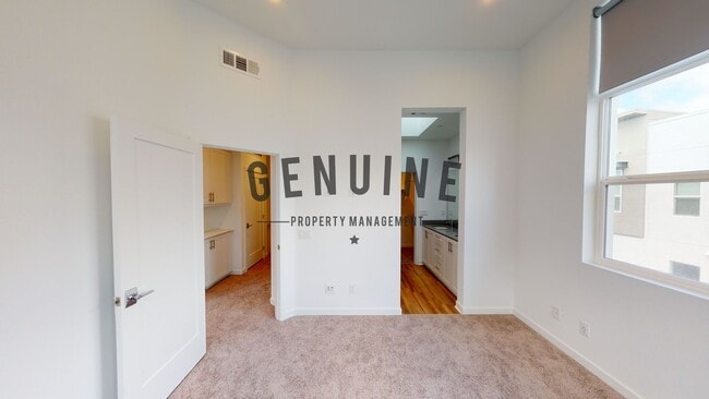 Building Photo - Coming Soon: Modern Tri-Level 2Bd 2.5Ba Townhouse in Irvine!