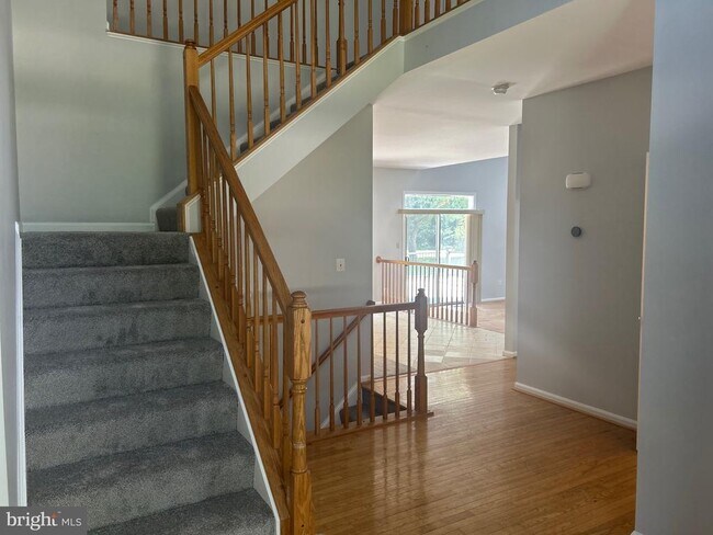 Building Photo - 1821 Peachtree Ln