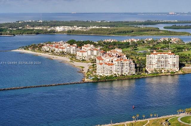 Building Photo - 19117 Fisher Island Dr