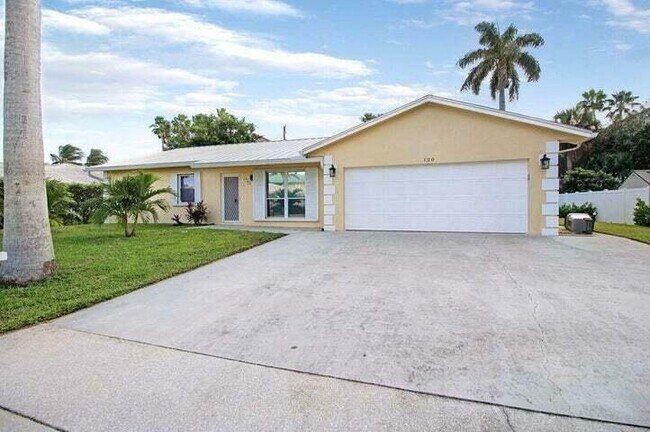 Building Photo - 120 E Park Ln