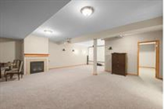 Building Photo - 2104 E Lucille Ln