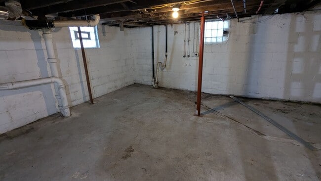 Building Photo - Charming 3-bedroom, 1-bathroom home located in the heart of Akron