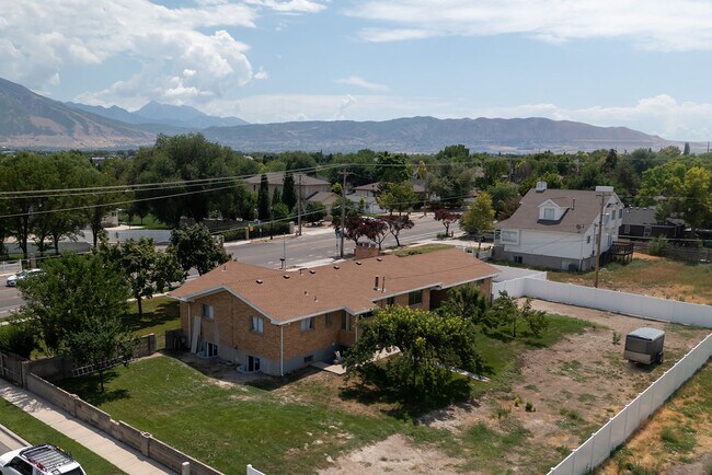 Building Photo - 11044 S Temple Dr