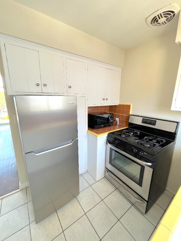 Building Photo - 250 Cliff Dr