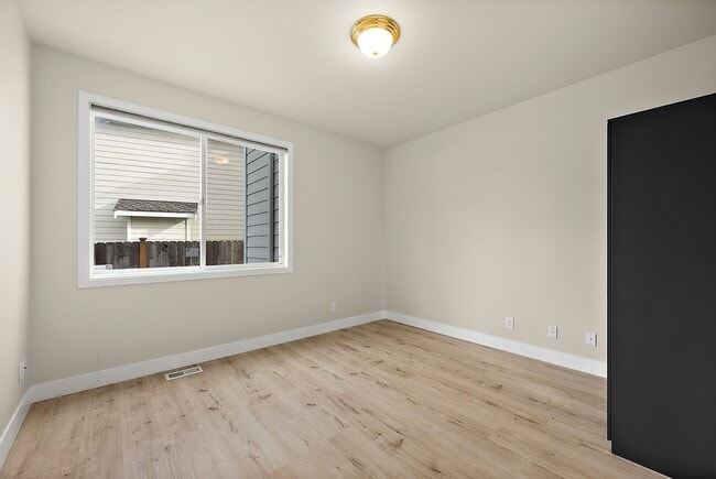 Building Photo - Immaculate 4-Bed Federal Way Home | Smart Tech, Tesla Charger, & Near JBLM!