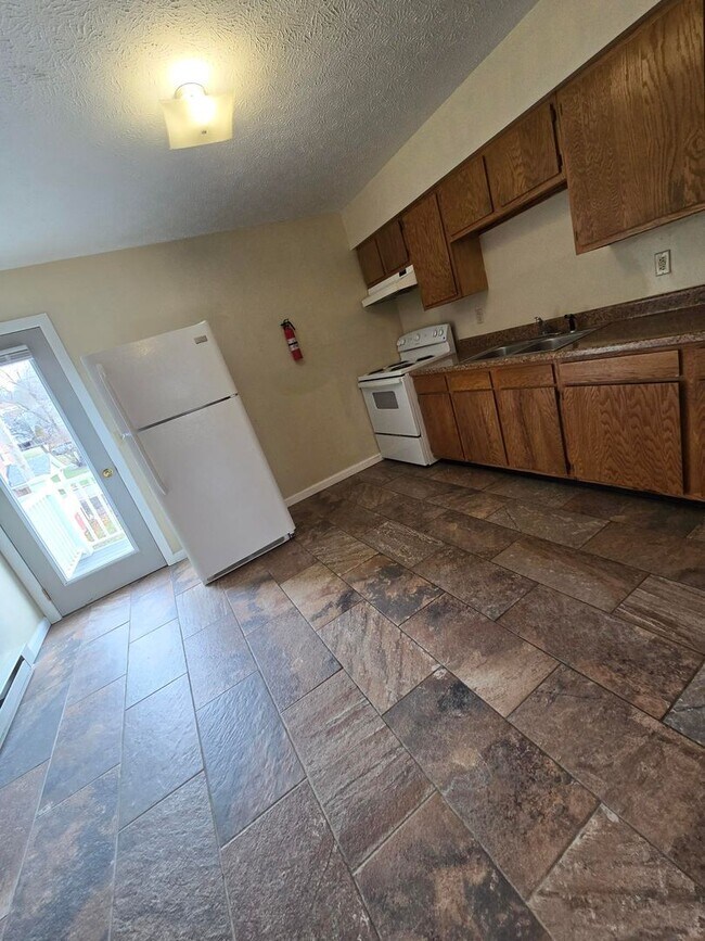 Building Photo - 20 Paul St