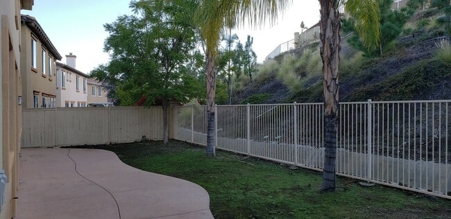 Building Photo - 70 Vía De La Valle