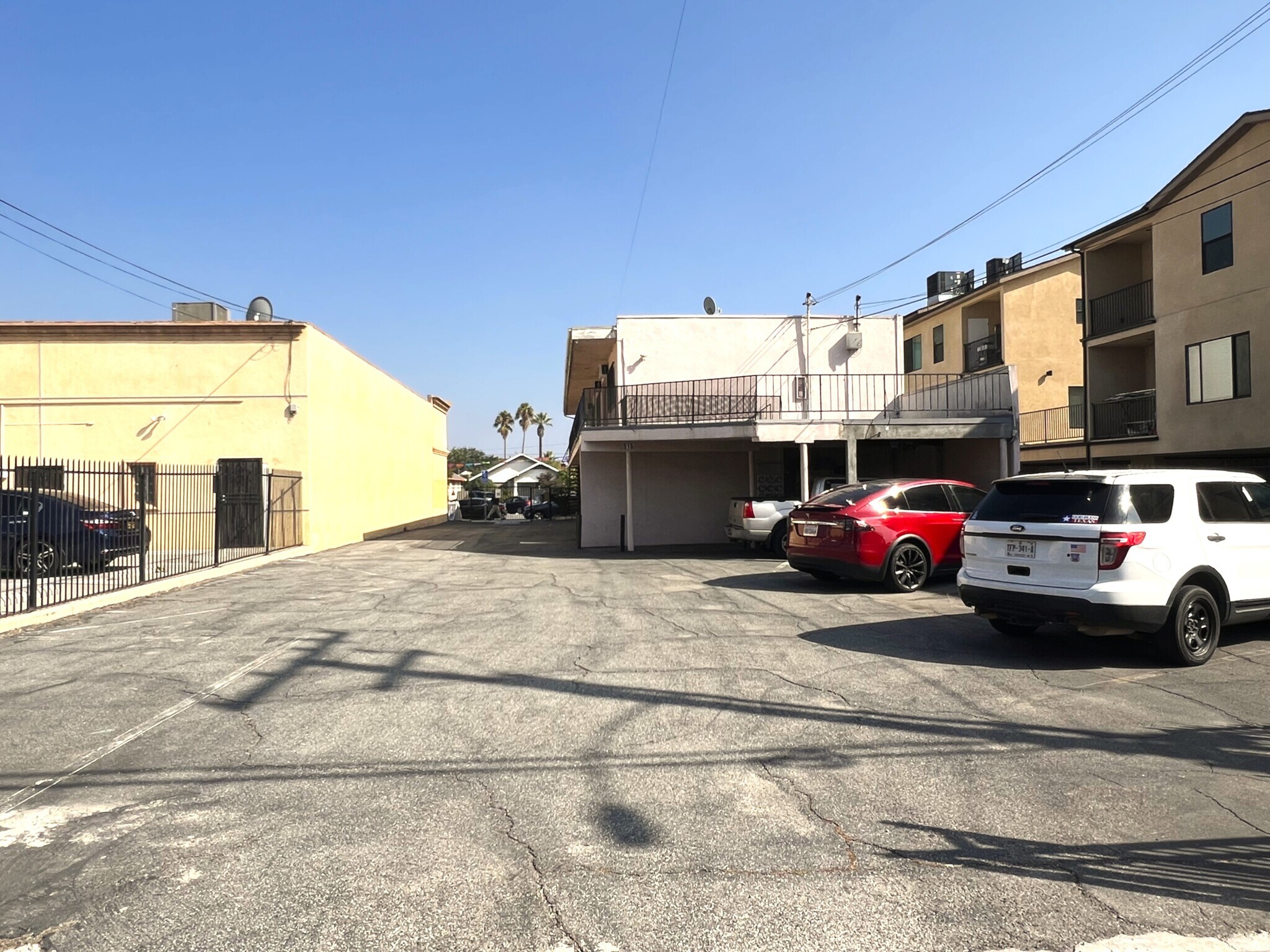 Building Photo - 515 N Azusa Ave