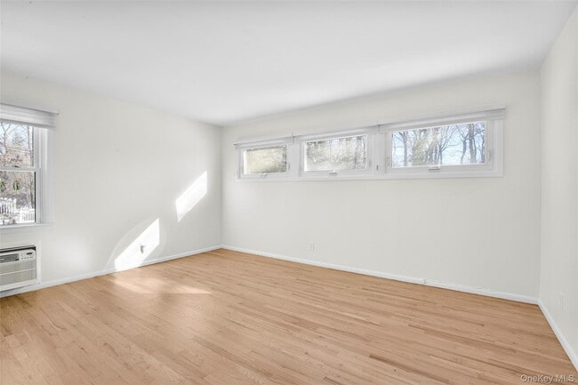 Building Photo - 25 Woodhollow Ln