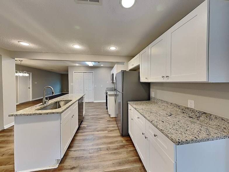 Building Photo - 721 Utoy Cir SW