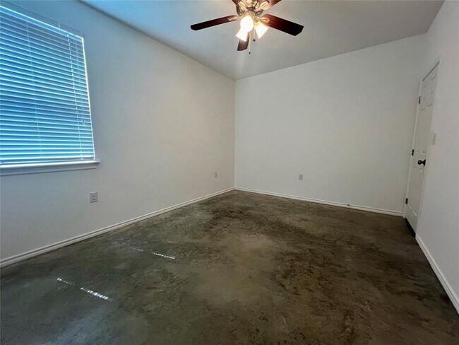 Building Photo - 805 Hallie Cove
