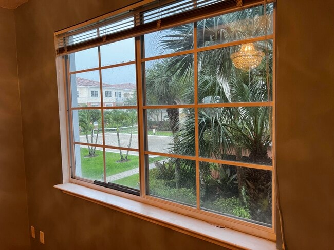 Building Photo - 9873 Baywinds Blvd