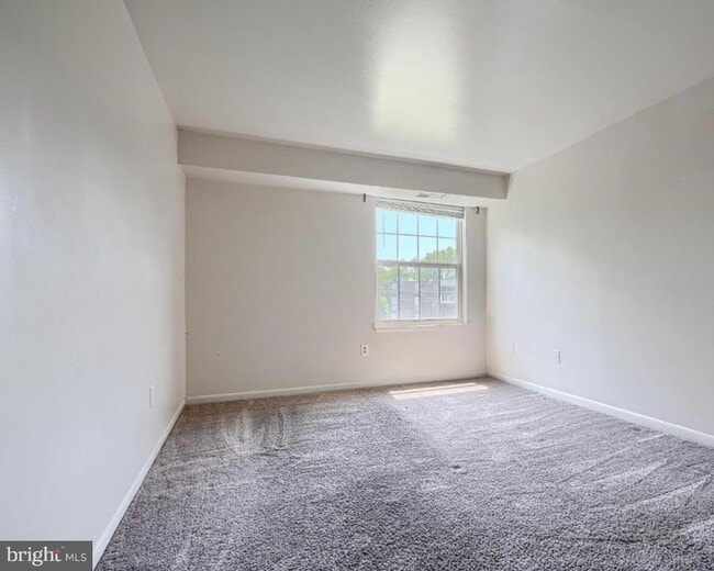 Building Photo - 14 Mountbatten Ct