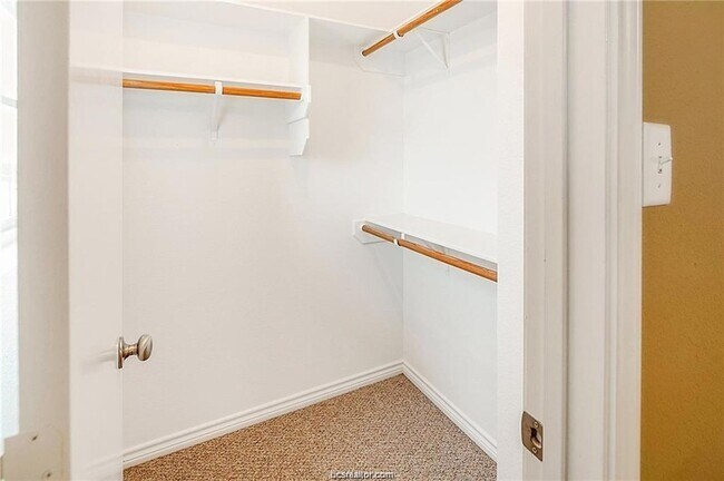 Building Photo - 4053 Southern Trace Dr