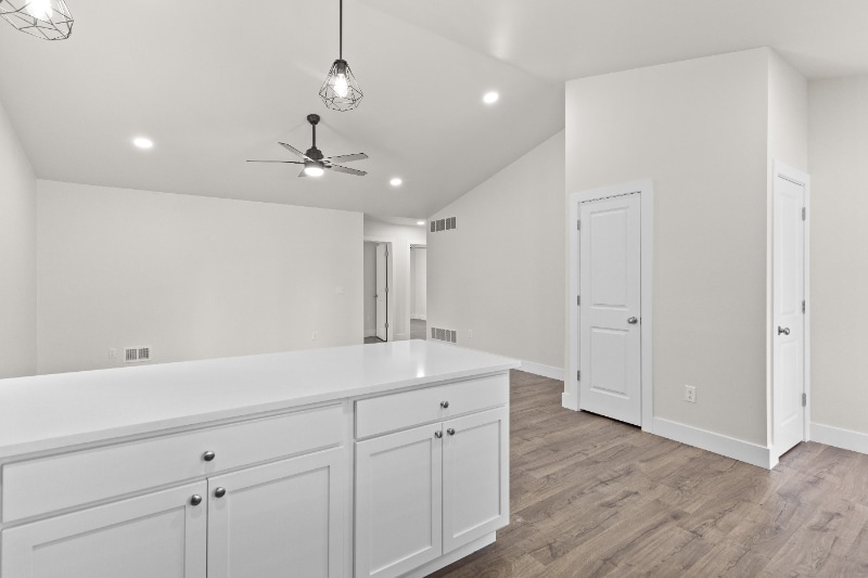 Building Photo - 818 Burr St