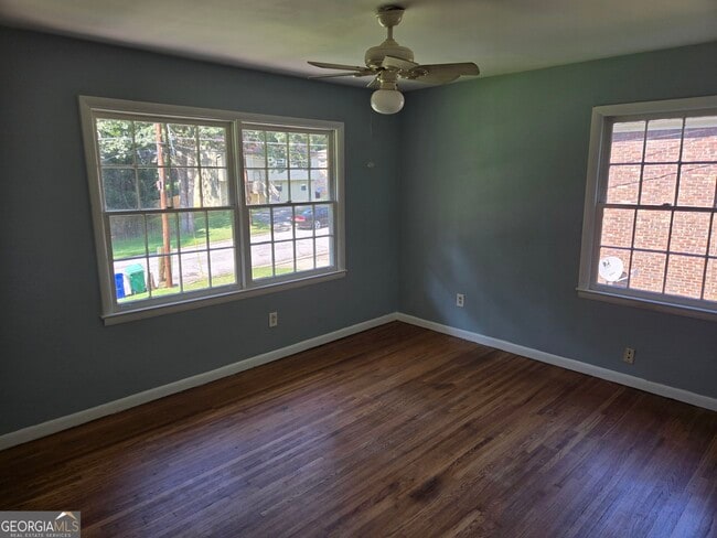 Building Photo - 1387 Town Country Dr SE