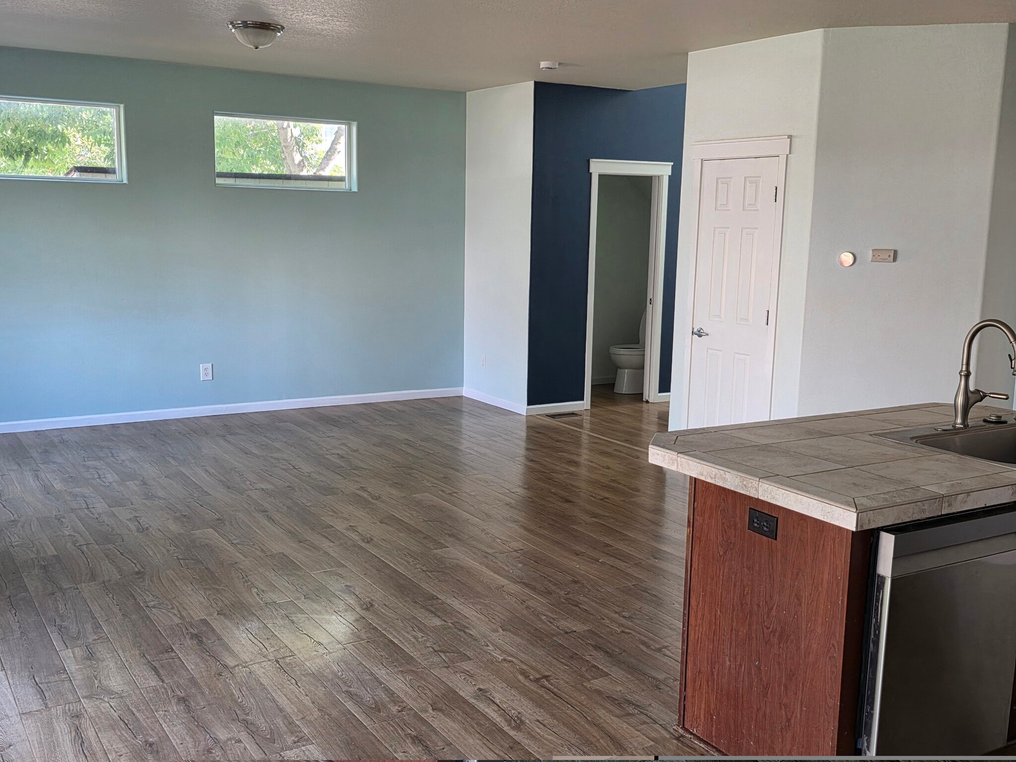 Building Photo - 624 Jasmine Cir