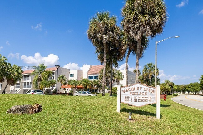 Building Photo - 140 Lakeview Dr