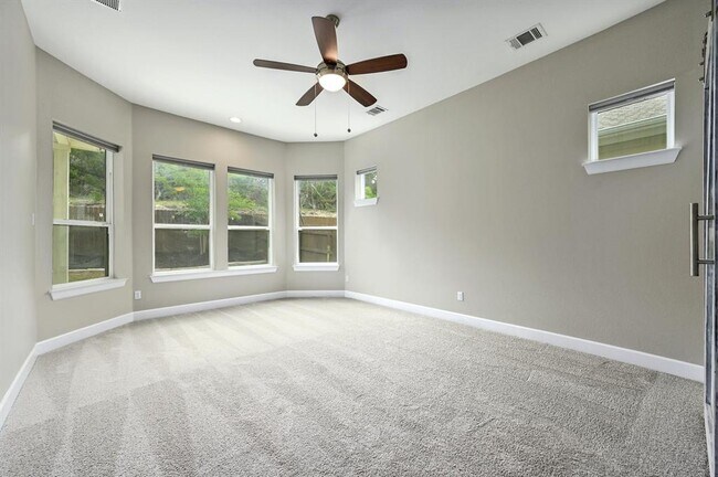 Building Photo - 286 Dayridge Dr