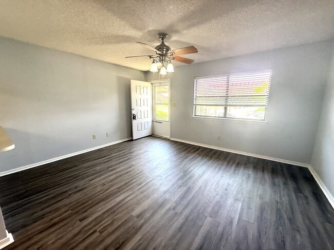 Building Photo - 2206 Shenandoah Dr
