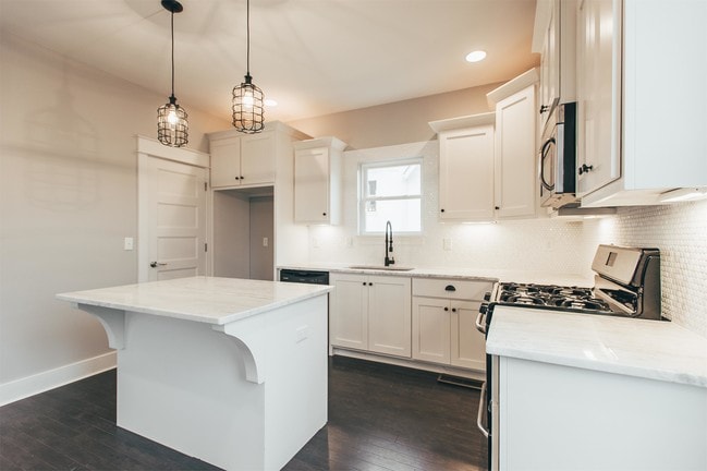 Building Photo - 2134 15th Ave N