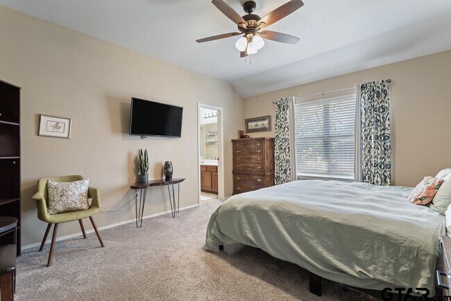 Building Photo - 308 Willow Rd