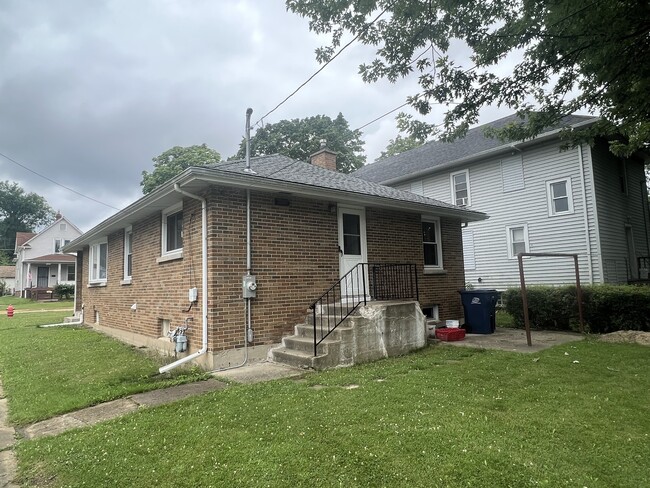 Building Photo - 1600 Lincoln St