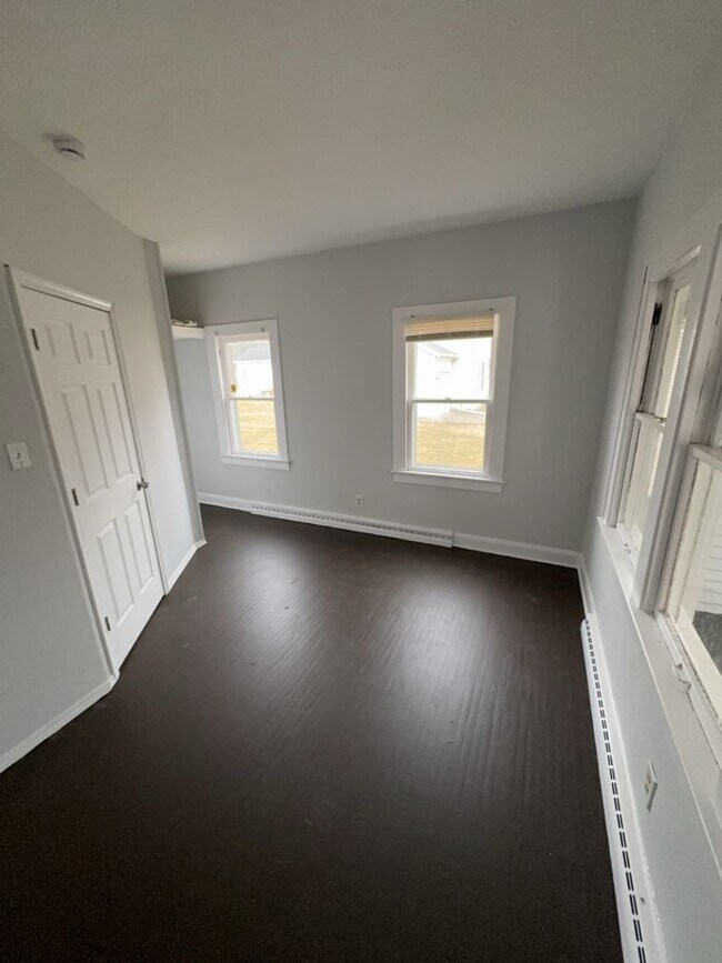 Building Photo - 960 W Delaware Ave