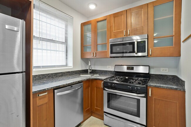 Building Photo - 7530 N Seeley Ave