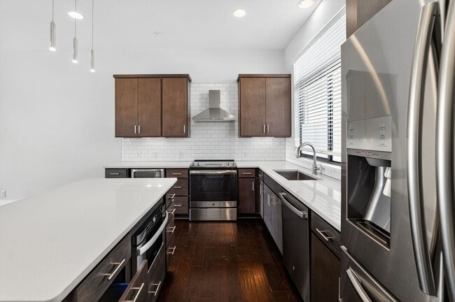 Building Photo - 4 Week Free Move-In Incentive!! Modern Luxury Townhome in Gated Community – Rooftop Balcony & Pre...