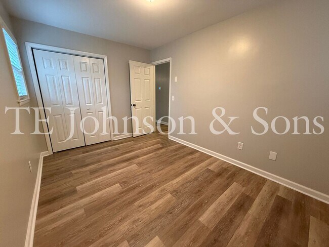 Building Photo - Modern Comfort with a Fenced Yard in Winston-Salem