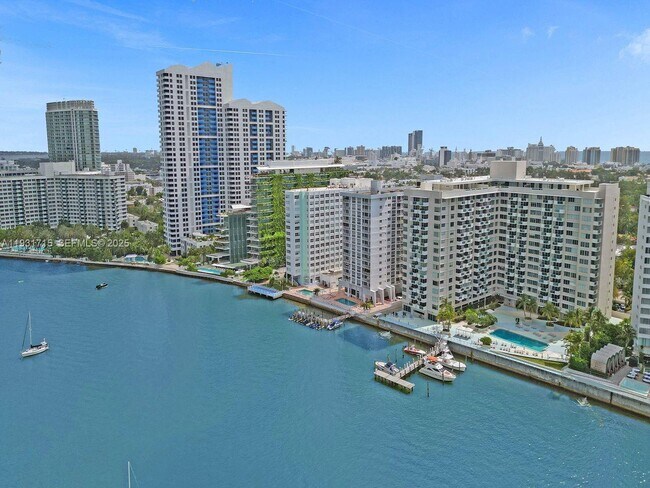 Building Photo - 1228 West Ave