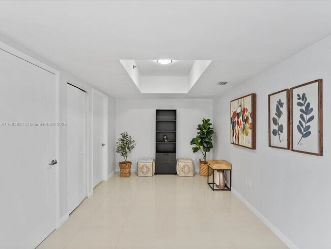 Building Photo - 465 Brickell Ave