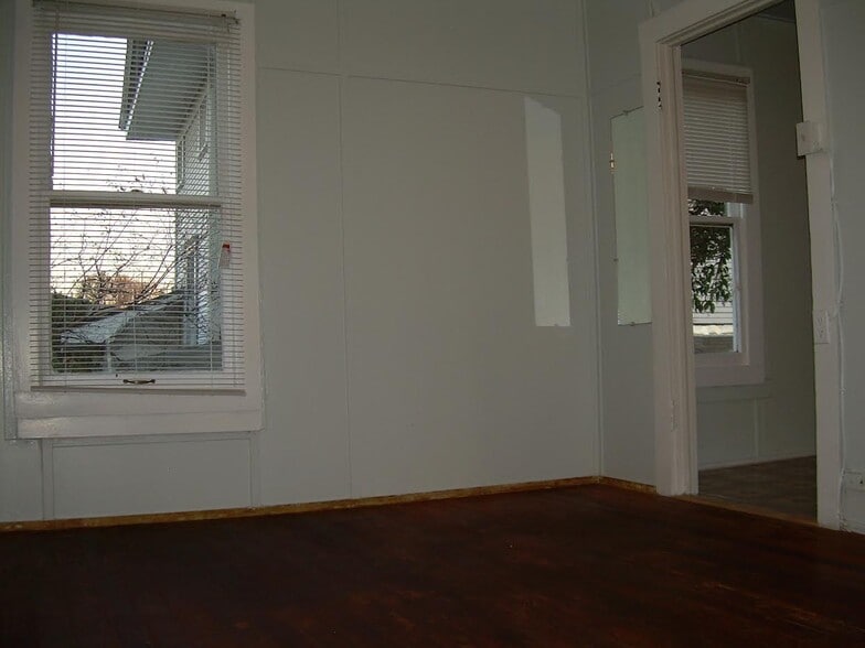 Building Photo - 5507 Reiger Ave
