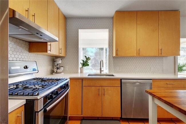 Building Photo - 3709 Vineland Dr