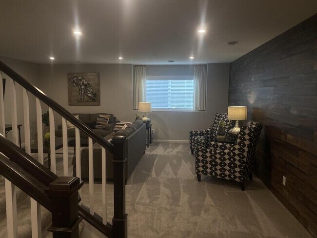 Building Photo - 1248 100th Ave NW