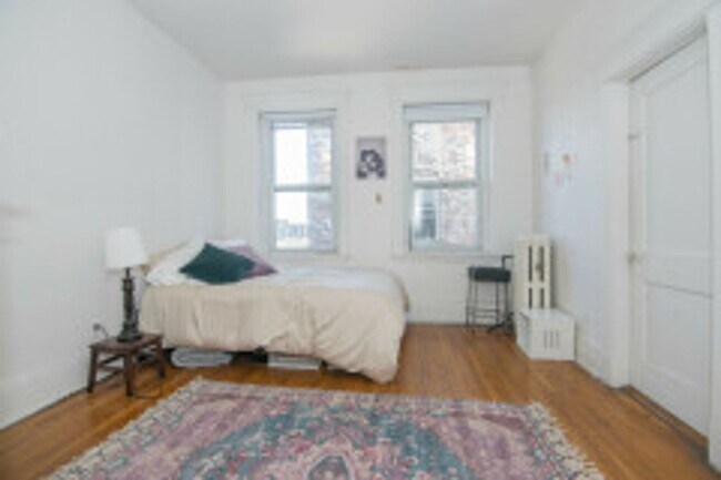 Building Photo - AWESOME ALLSTON 3BED!!!