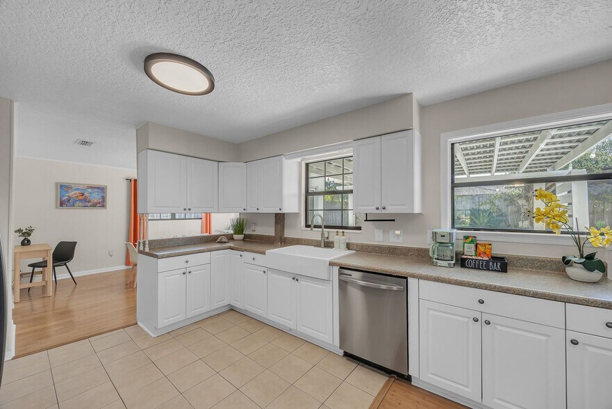 Building Photo - 26 Cobia St