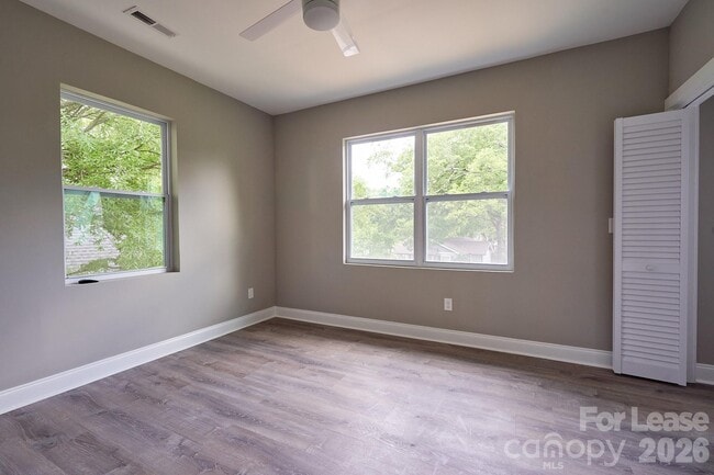 Building Photo - 217 Circle Ave
