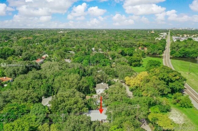 Building Photo - 385 NE 82nd Terrace