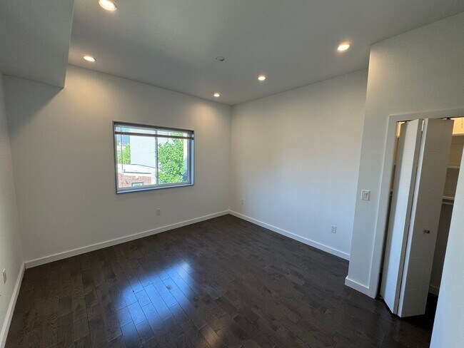 Building Photo - 2028 E Fletcher St